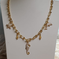 Naszyjnik z perłowymi, morskimi zawieszkami (C25/LAT/34/4AU)