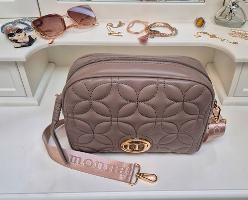 BEŻOWA TOREBKA LISTONOSZKA MONNARI MOCHA MOUSSE PASEK LOGO na Arena.pl