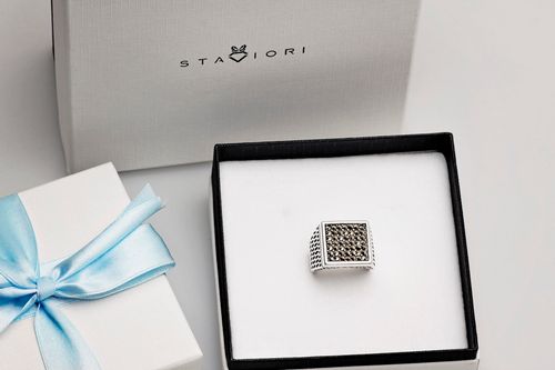 srebrny męski sygnet z markazytami na Arena.pl