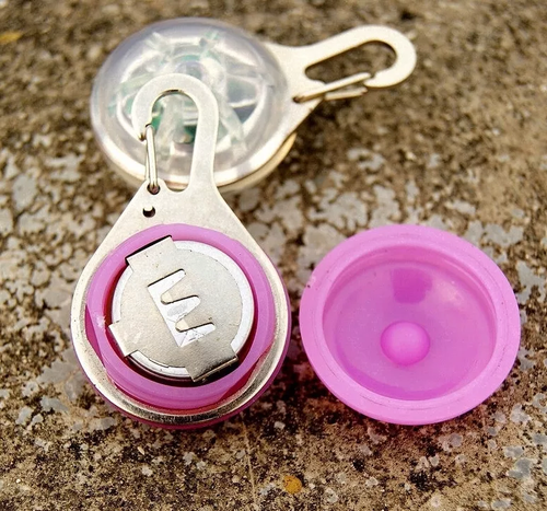 Świecąca lampka led na obrożę zawieszka dla psa na Arena.pl