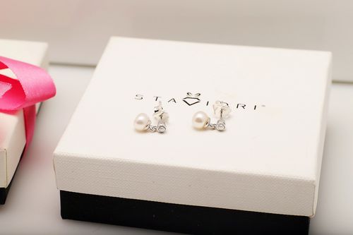 Srebrne kolczyki Staviori z perłami na Arena.pl