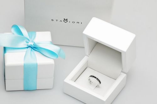 Złoty pierścionek PBD3813 - Diament na Arena.pl