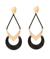 kolczyki z czarnym akcentem