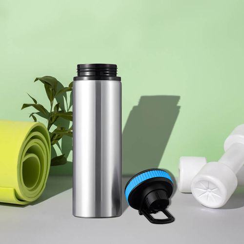 Srebrny bidon 850 ml - z rączką i zamykanym ustnikiem - z Twoim nadrukiem - niebieska opaska na Arena.pl