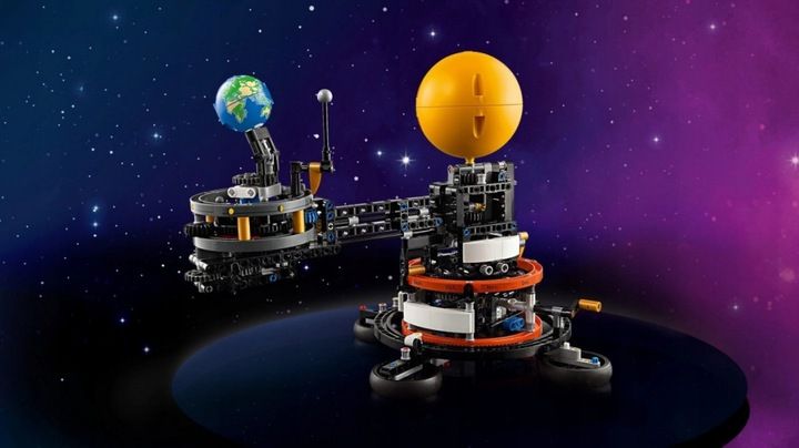 LEGO Technic Ziemia i Księżyc na orbicie 42179 zdjęcie 3