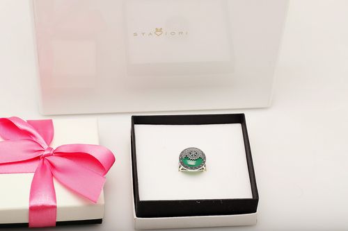 srebrny dostojny pierścionek z agatem i markazytami na Arena.pl