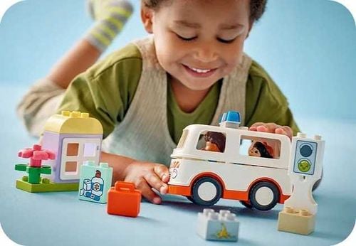 10447 - lego duplo - karetka z kierowcą na Arena.pl