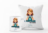 Zestaw PODUSZKA i KUBEK z nadrukiem PREZENT dla fotografki z imieniem