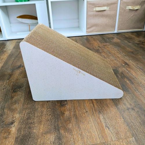 Drapak dla kota TRÓJKĄT | biały | 46 x 39 x 27 x 30 cm | Mruu&Pruu na Arena.pl