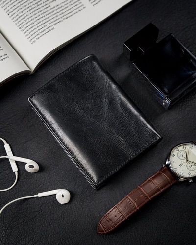 pionowy portfel męski bez zapięcia z błyszczącej skóry naturalnej - rovicky na Arena.pl