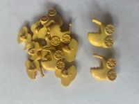 Guzik 3D plastikowy dziecięcy wózek żółty 15  x 15 mm (2szt)