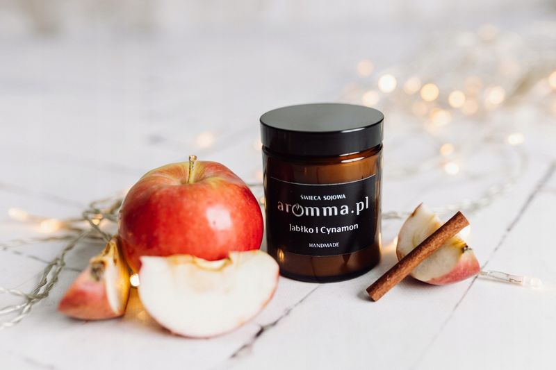 INTENSYWNA ŚWIECA SOJOWA AROMMA JABŁKO I CYNAMON CZAS PALENIA 37H zdjęcie 1
