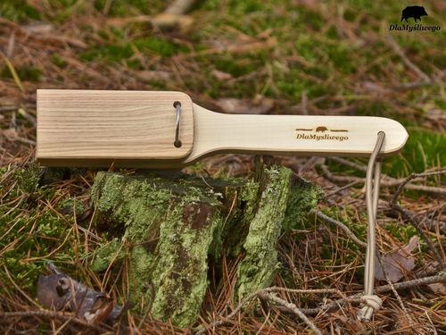 Klasyczna drewniana kołatka klepaczka dla naganiaczy na polowanie na Arena.pl