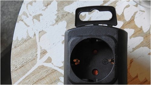 Przedłużacz z PŁASKĄ wtyczką Listwa zasilająca 4 GNIAZDA czarny 2m na Arena.pl