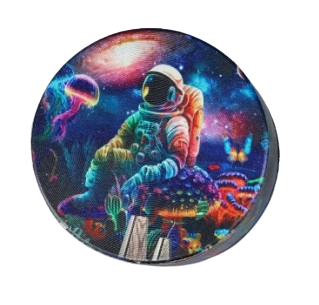 Młynek do Tytoniu Grinder z Astronautą Siedzącym na Grzybku Halucynogennym na Arena.pl