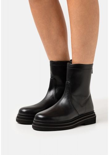 Damskie botki Walk London rozmiar 42 na Arena.pl