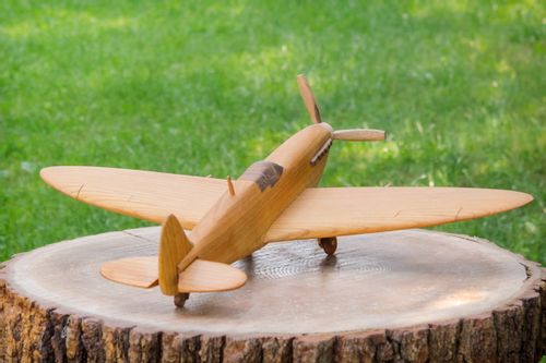 Duży model samolotu "Supermarine Spitfire" na Arena.pl