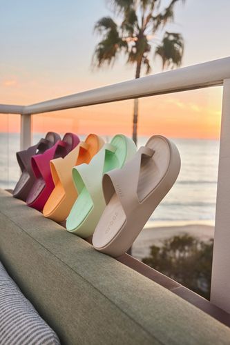 Crocs Wygodne Lekkie Damskie Buty Klapki Getaway Platform Toe Loop 38-39 na Arena.pl