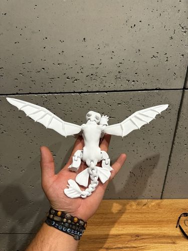 FLEXI Szczerbatek BIAŁA FURIA Toothless Jak wytresować Smoka - TIK TOK na Arena.pl