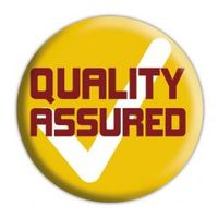 QUALITY ASSURED - przypinka Średnica 2,5 cm