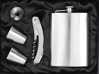 Piersiówka w Zestawie w Opakowaniu Prezentowym