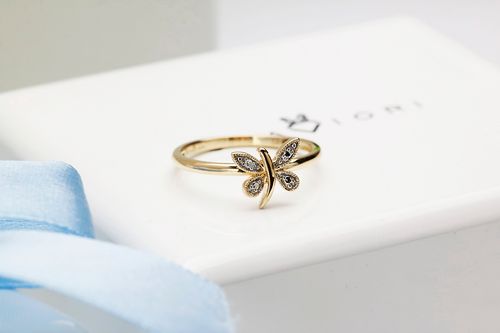 pierścionek złoty z motylkiem i diamentem w żółtym złocie na Arena.pl