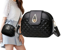 Torebka skórzana na ramię mała pikowana skóra ekologiczna czarna