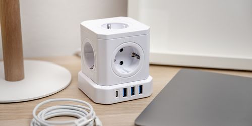 Kostka zasilająca Newell GaN Power Cube 9w1 na Arena.pl