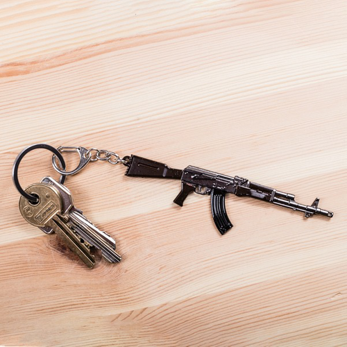 Militarny brelok AK47 na Arena.pl