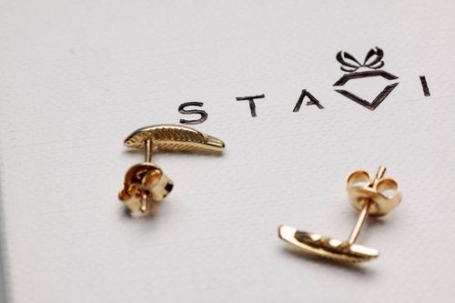 złote kolczyki piórka na sztyfcie, próba 585 na Arena.pl