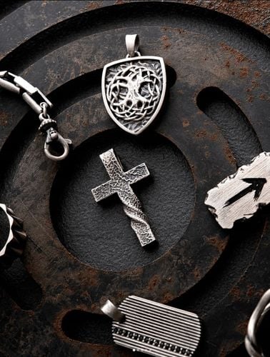 Srebrny krzyż SANDHED na Arena.pl