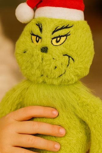 Maskotka Grinch w czapce Mikołaja – 30 cm, prezent dla dzieci Mikołajki na Arena.pl