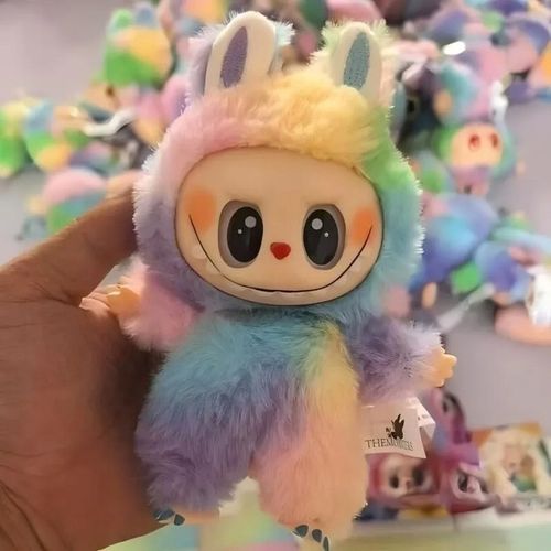 LABUBU TĘCZOWY GRAJĄCE ŚPIEWAJĄCE MASKOTKA BRELOK FIGURKA PLUSZAK na Arena.pl