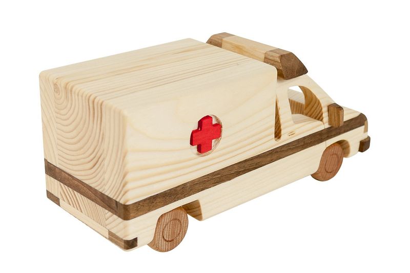 Samochód z drewna - "Ambulans" zdjęcie 4