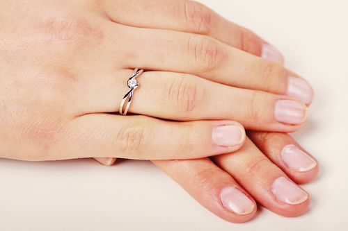 Złoty pierścionek PBD1410 - Diament na Arena.pl