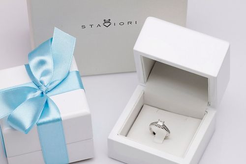 Złoty pierścionek PBD3707 - Diament na Arena.pl