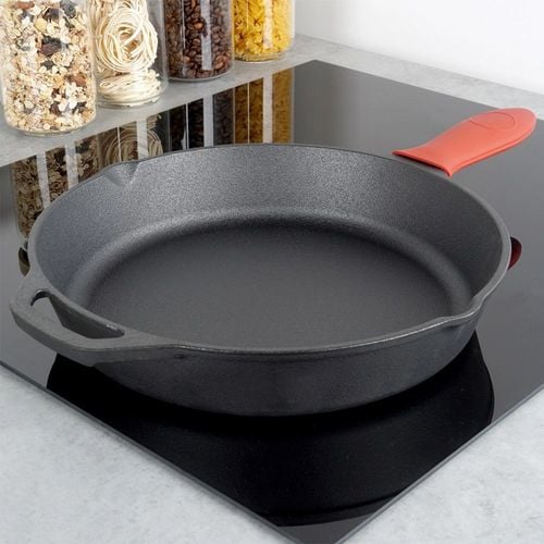 patelnia żeliwna 30cm z silikonową nakładką cast line 199036 na Arena.pl