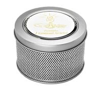 pudełko metalowe i komunia święta z otworkami