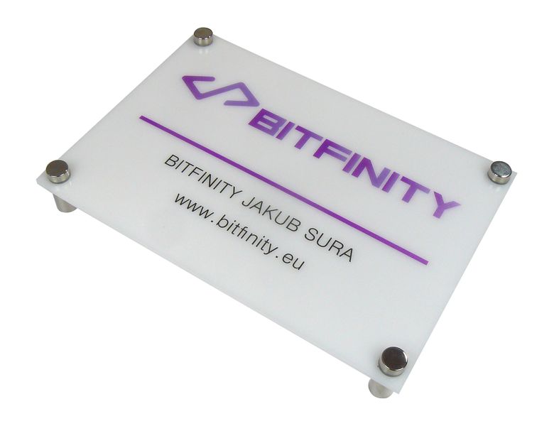 tabliczka szyld z plexi firmowa informacyjna z nadrukiem UV format A4 zdjęcie 1