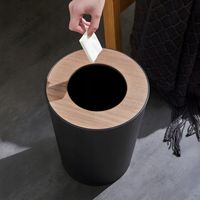 łazienkowy kosz na śmieci okrągły czarny mat bambus loft toaleta wc