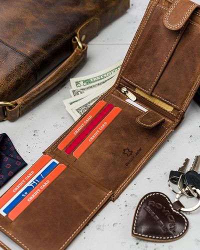 Always Wild skórzany męski portfel z zapinką RFID na Arena.pl