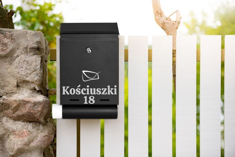 Skrzynka pocztowa na listy Hadvar czarna z napisami zdjęcie 4