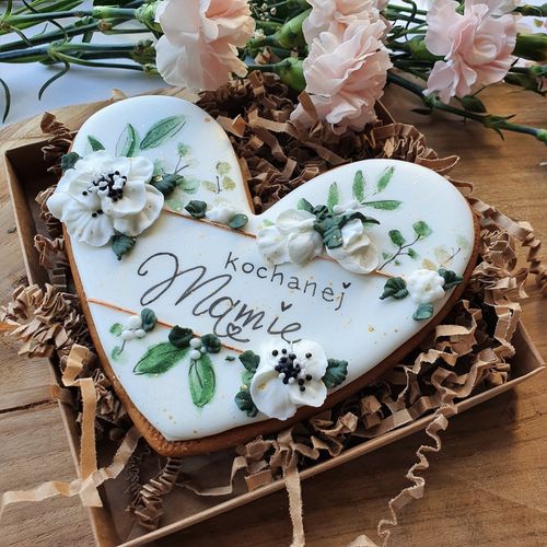 CIASTKO SERCE DLA MAMY W PUDEŁKU na Arena.pl