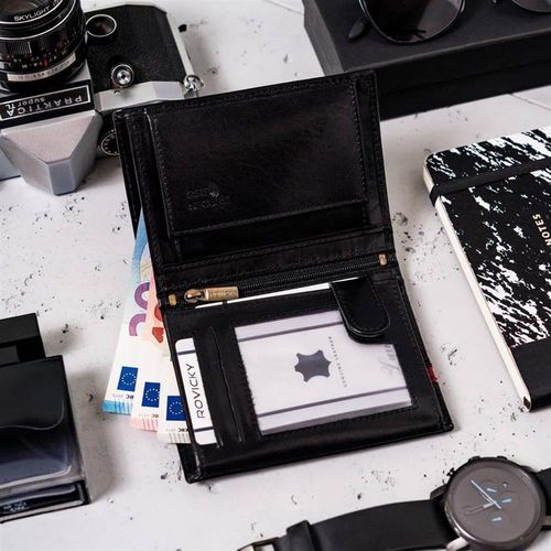 Pionowy portfel męski ze skóry naturalnej na Arena.pl