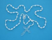 Różaniec na sznurku plastik biały