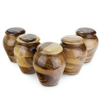 Zestaw drewnianych relikwiarzy na prochy zmarłej osoby / Plakietki