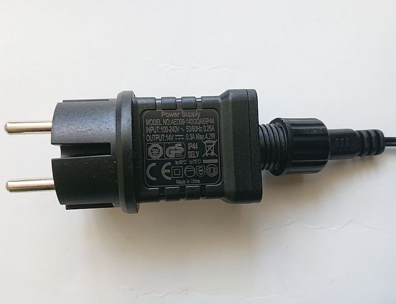 Świąteczny Projektor Zewnętrzny 12 Wzorów Na Choince Lub Ścianie zdjęcie 4