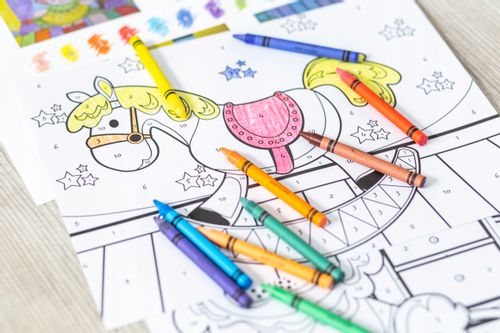 Kolorowanka obrazek rysowanie po numerach kredki na Arena.pl