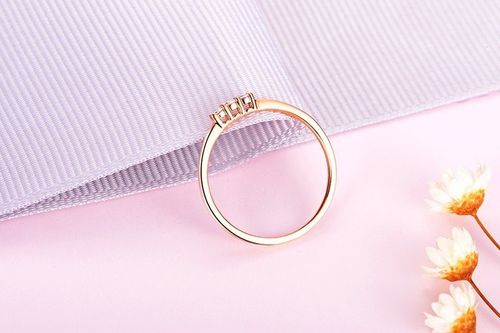 Złoty pierścionek PRD5430 - Diament na Arena.pl