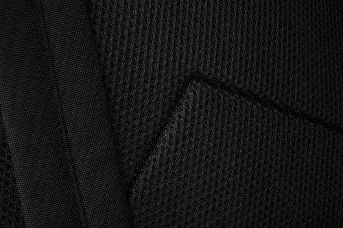 plecak szkolny w granatowym kolorze zawieszony na regulowanych szelkach na Arena.pl